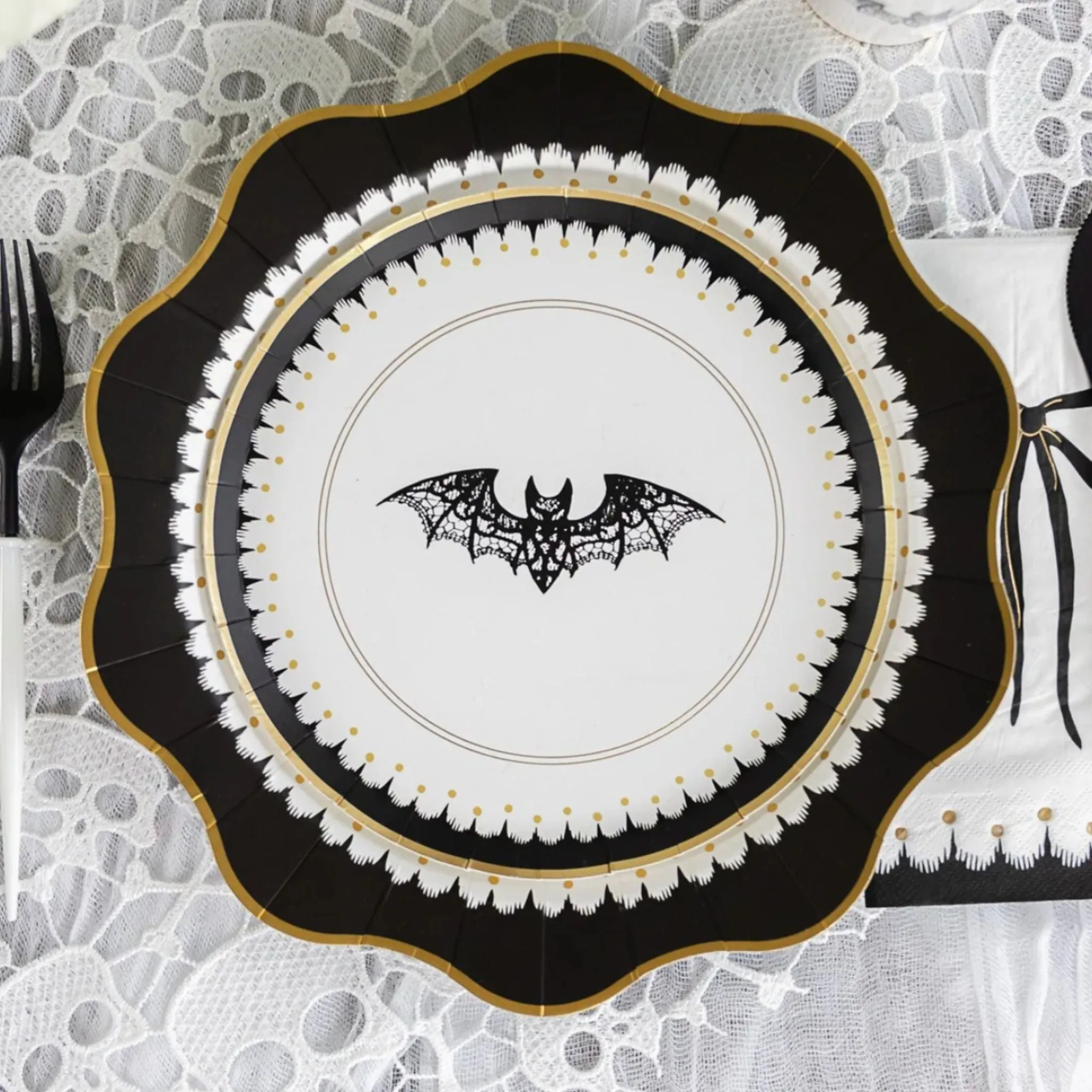 Black & White Lace And Bows Scallop Paper Party Plates | Halloween | Set 8