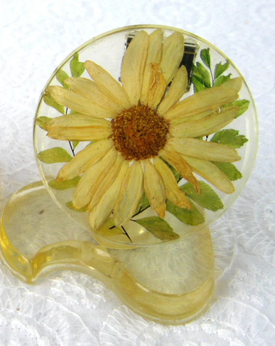 Place Card Holders 3 Lucite Daisies 1960s Groovy Yellow Flower Power